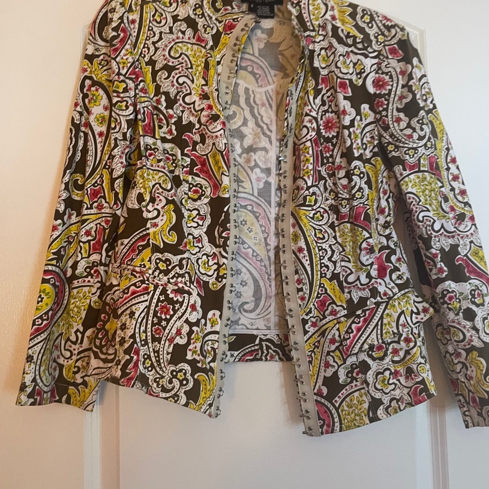 Designer - Picture 7 of 10